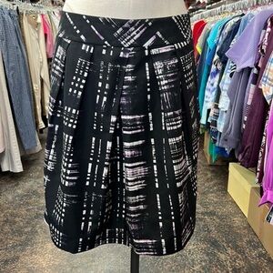 Banana Republic Black and white plaid skirt with pockets size 10